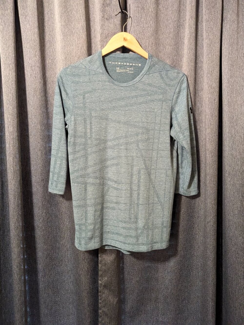 Under Armor Threadborne Heat Gear Top EUC - Picture 2 of 5